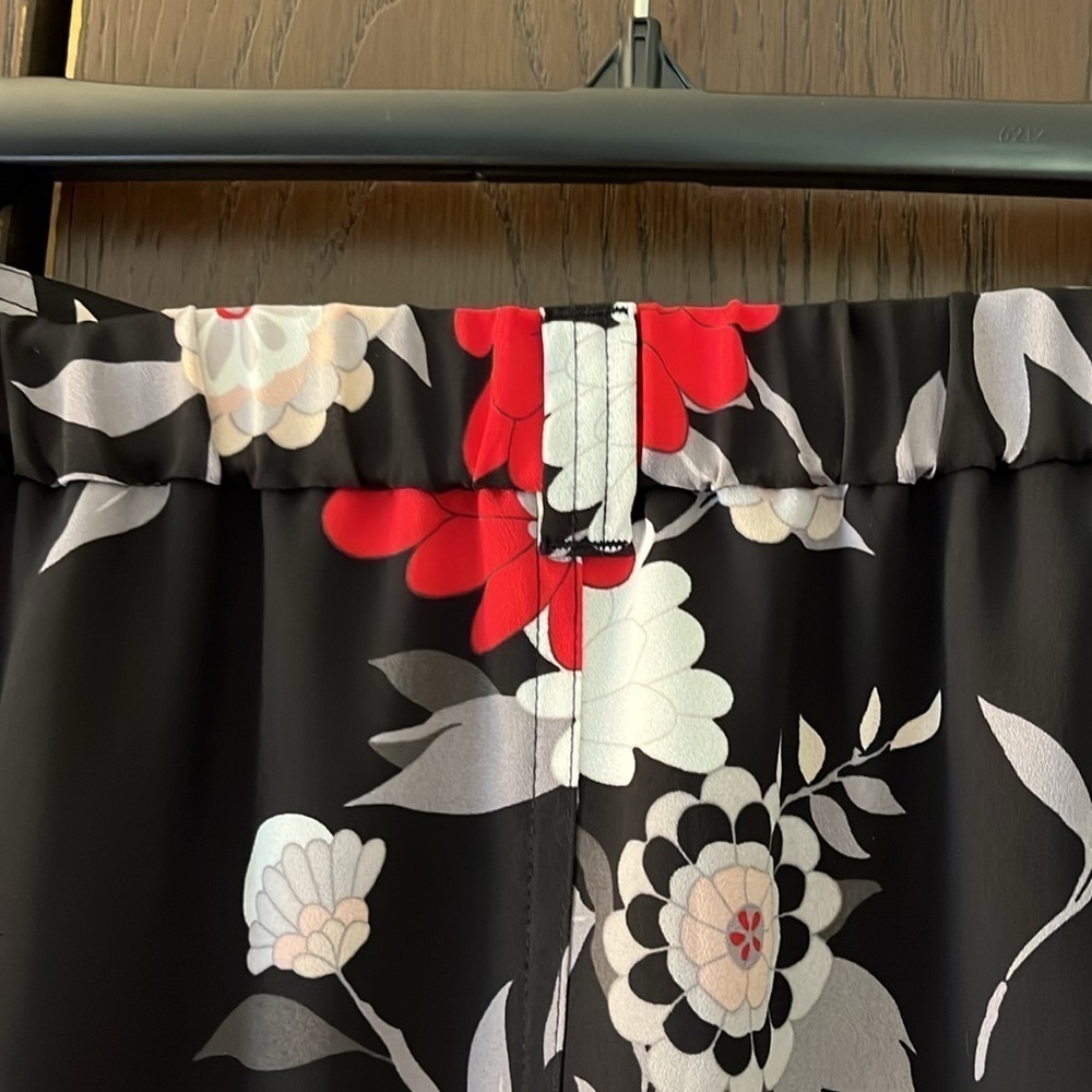 Loft black with floral pattern skirt. Size Large - Picture 6 of 10